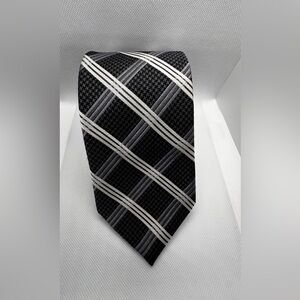 The Tie Bar Black and Gray Geometric Silk Tie
